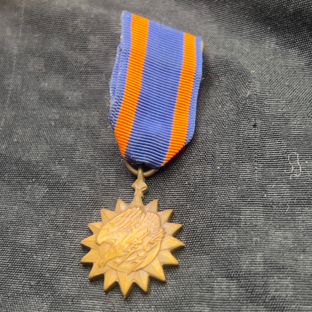 US Air Force Air Medal Miniature Bronze Sunburst Eagle Blue Orange Ribbon Pin